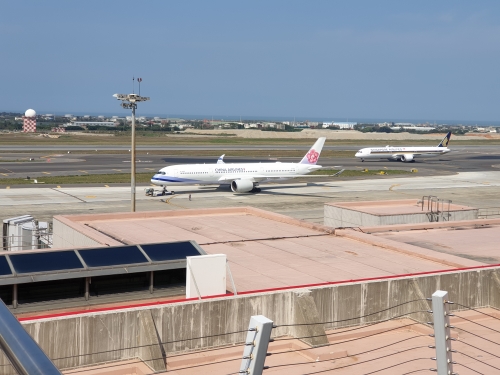 台灣桃園國際機場「看飛機觀景台」好好吃！好好玩！好好拍！好好逛！好好看飛機！！